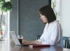 結婚相談所のお相手探しはPCやスマホでもOK！「【婚活】友人、知人から紹介されるのを待っていませんか？|幸せ繋ぐ結婚相談所アリーウェディング｜和歌山市結婚相談所｜」