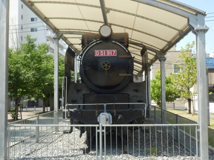 汽車を展示していることから私が学生の時にはここの公園は『汽車公』と呼んでいました。子どもたちも汽車を見て大喜びです！！