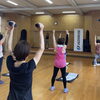 後半の筋力トレーニングで体を引き締めます「心も体もリフレッシュ！ジャザサイズの「Cardio Sculpt」で理想の自分に近づこう」