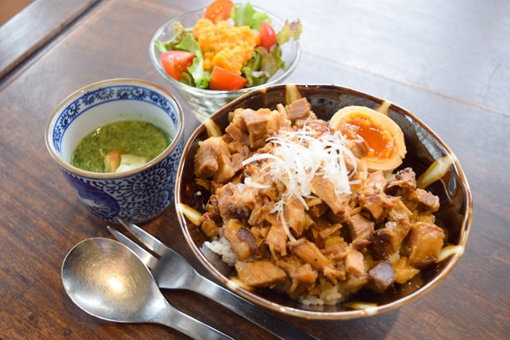 北松浦郡佐々町ギャラリーカフェ 三花嶺 サンカレイ の 放牧豚のチャーシュー丼とケーキセット 佐世保のランチおすすめ店 まいぷれ 佐世保
