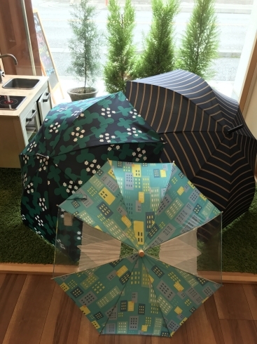 「新しい傘で雨の日も楽しく♪」