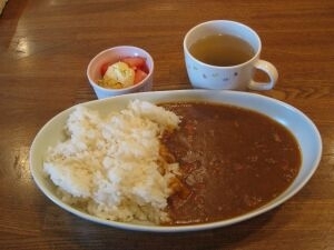 このカレーがなんと５００円！スープとミニサラダも付いてます。
