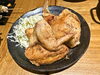 「😋青砥駅徒歩4分、炭火串焼きとボリューム満点の鳥の半身揚げが人気の居酒屋『鳥の山家（やまや）』さん🔥鶏料理にあったかモツ鍋！自家製レモンボールが美味しい🍋座敷あり＆貸切OKで飲み放題の宴会にもおすすめ🍻最大予約70人可【編集部M】」