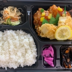 甘酢あんかけとイカフライ弁当