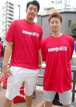 佐藤託矢選手（左）と一色翔太選手（右）