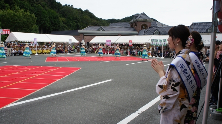 「フラダンス始まる「リラ夏祭り」②【午後４時】」