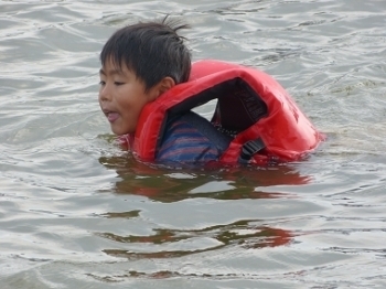 準備終わるまで、泳いじゃお☆<br>小学2年生も参加しましたよ。<br>