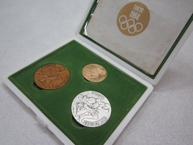 「川西市より、東京オリンピックの記念メダルお買取りです。」