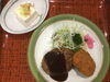 「本日のAランチはハンバーグとチキンカツ480円です(^.^)」