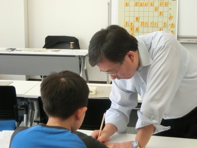 「元プロ棋士永作芳也5段が指導するこども将棋教室が開講しています☆」