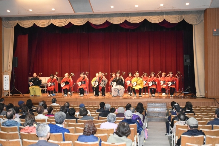 「成田弦祭り　今日明日開催。雨の降る中多くの来場者が、三味線の音色に聞き惚れました。」