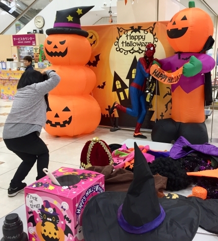 「ｻﾝｸﾞﾘｰﾝでﾊﾛｳｨﾝ写真撮影会やってるよ！仮装ｸﾞｯｽﾞあります！」