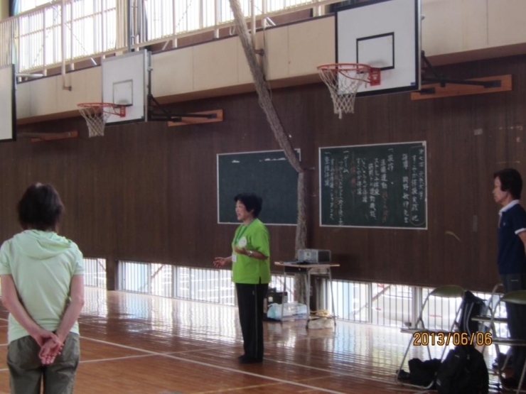 青空の会　岡野会長指導の元　すこやか体操実践編を行いました。