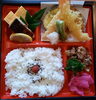 「一魚一会　明日の日替り弁当はネギ塩豚丼」