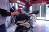シールドの傷もしっかりと磨いていきます「【施工事例】バイク好き必見！Ninja 400にガラスコーティング施工！【八千代でバイクコーティングなら"メインストリート"にお任せ！】」