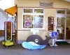 こちらお店の正面です。<br>くじらがうれしそう。
