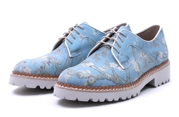 「ゴッホの描いたアーモンドの花の美しい靴」