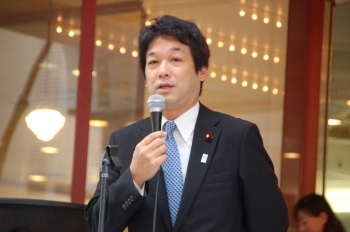 薗浦　健太郎氏<br>「この街が元気になりますように。<br>子ども達の心に残るお祭りでありますように」