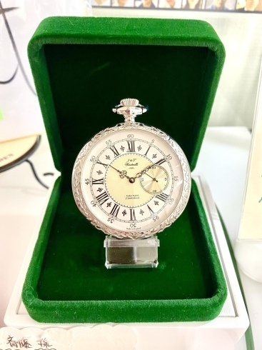 シルバーの美しい懐中時計です。「ディーン・フジオカ主演ドラマに衣装協力しました【福島市の懐中時計】」