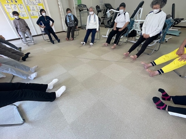 こちらは東京都の大島町の皆さんの健康お教室です。「「Kiitois 健康運動講習会 ～100歳まで元気～」の無料講習会を6月9日（日）に行います。是非、遊びに来てください。」