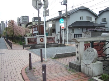 濱田橋<br>橋がかけられた昭和16年頃は、丸太1本で作られていたそうです。