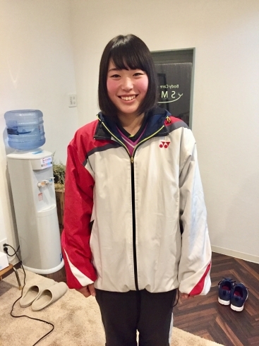 ソフトテニスをしている女子高生の患者さん 整体院 Body Care Smile ボディケアスマイル のニュース まいぷれ 松江