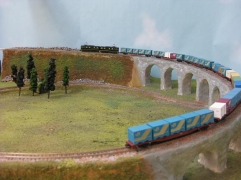 イタリアの世界遺産　ベルニナ急行　オープンループの鉄道模型