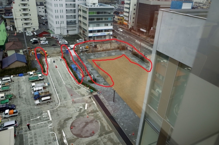 「長野市役所のとなりの広場がもうすぐ完成しそう♪」
