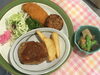 「本日のAランチ480円は 和風ハンバーグとフライのランチです。」