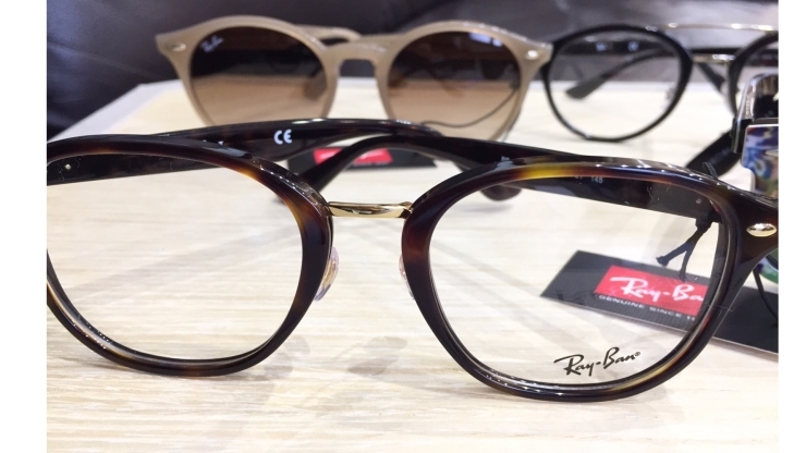 「RayBan人気のボストンフレームとサングラス」