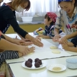 「親子で、おいしいパン作り」が開催されました。