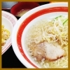 ラーメン1杯390円の看板が目印の繁盛店！