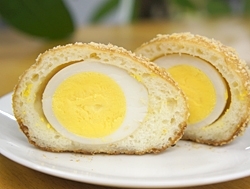 「味付たまご」　味付け卵が丸々一個入っています。