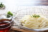 「冷たいうどん　やってます♪」