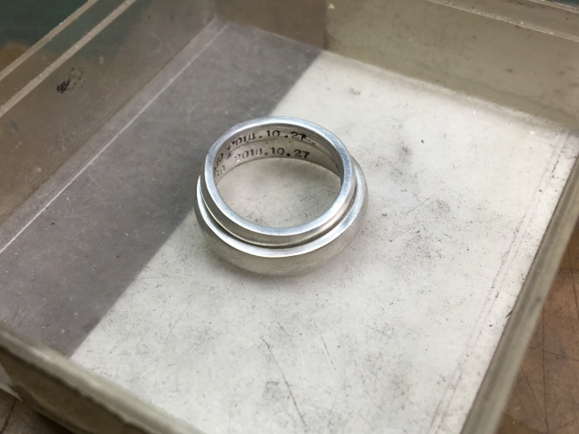 「結婚指輪のモデルを制作開始　　　７月２９日　スタジオアルジェント今日の作業机」