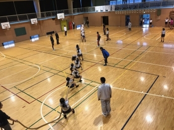 　この日のために子供達は、放課後小学校の体育館で一生懸命、練習を重ねて来ました.