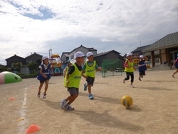 「あさひ幼児教育センター ひまわり幼児園」元気いっぱい　笑顔いっぱい　すくすくのびる　ひまわりの子