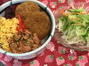 「本日のAランチは 三色丼です。ひれかつ、炒り卵、鮭」