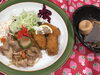 「本日のAランチは 焼肉とカキフライです。」