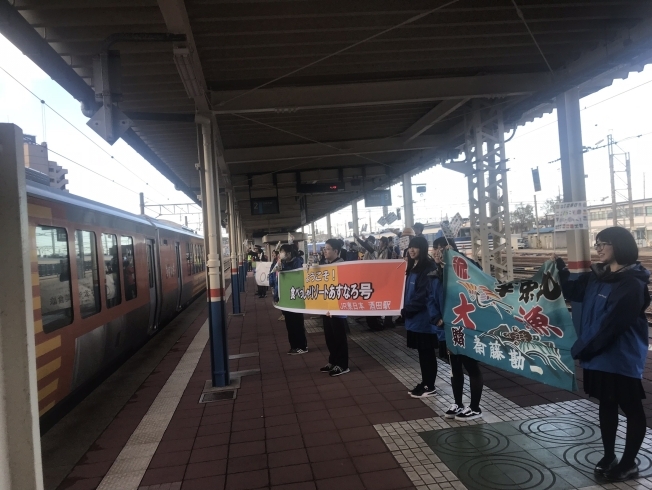 「高大連携での駅活動」