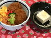 「本日のAランチは ヒレカツ鮭フレーク炒り卵の三色丼」