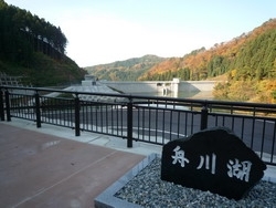 「舟川ダム展望台公園」舟川ダムと合わせて整備された展望台公園です