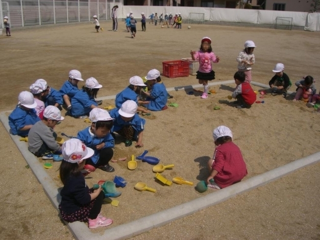 「明日に見学説明会をおこないます。」