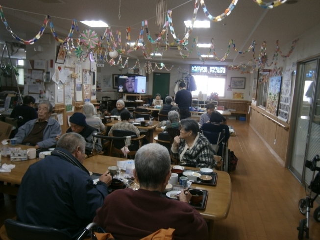 「食後のひと時　　交野市　デイサービス　老人ホーム　小林診療所」