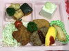 「本日のAランチは 和洋中プレートランチです。」