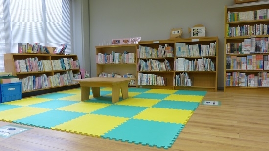 図書室内にこんなスペースが出現！！　小さなお子さんに読み聞かせが出来ますね（*^_^*）