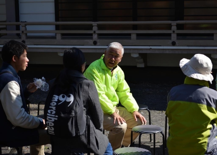 演奏後、ちょっとここらでひと休み。<br>この休憩の間も『昭島観光まちづくり協会』の國井さんを交え座談会。