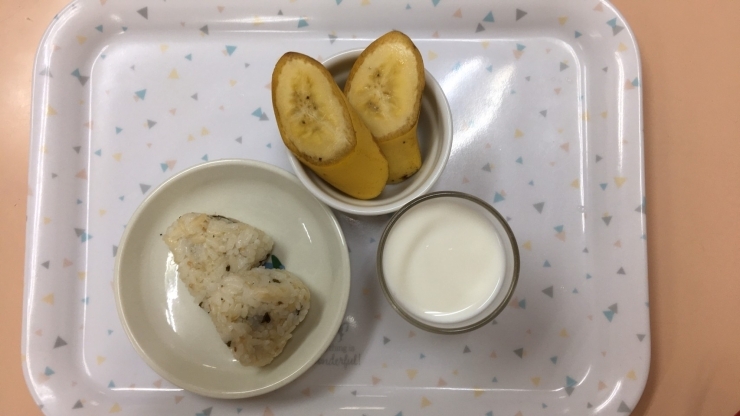 「谷史季保育園　今日の給食・おやつ　７月２１日水曜日」