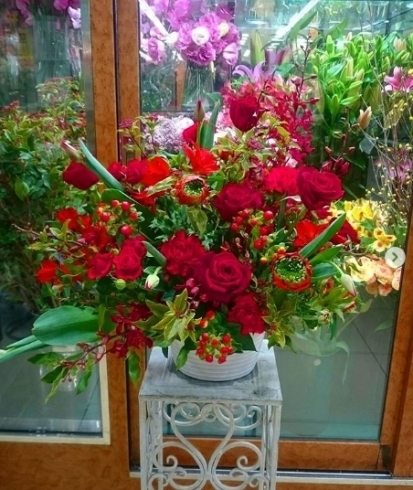 「大切な人の還暦祝いに　赤いお花のプレゼント」