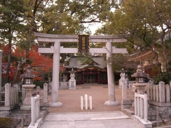 尼崎富松神社です。
ここの善見宮司は、伊丹の須佐男神社（御願塚）・春日神社（池尻）も兼務だそうです。